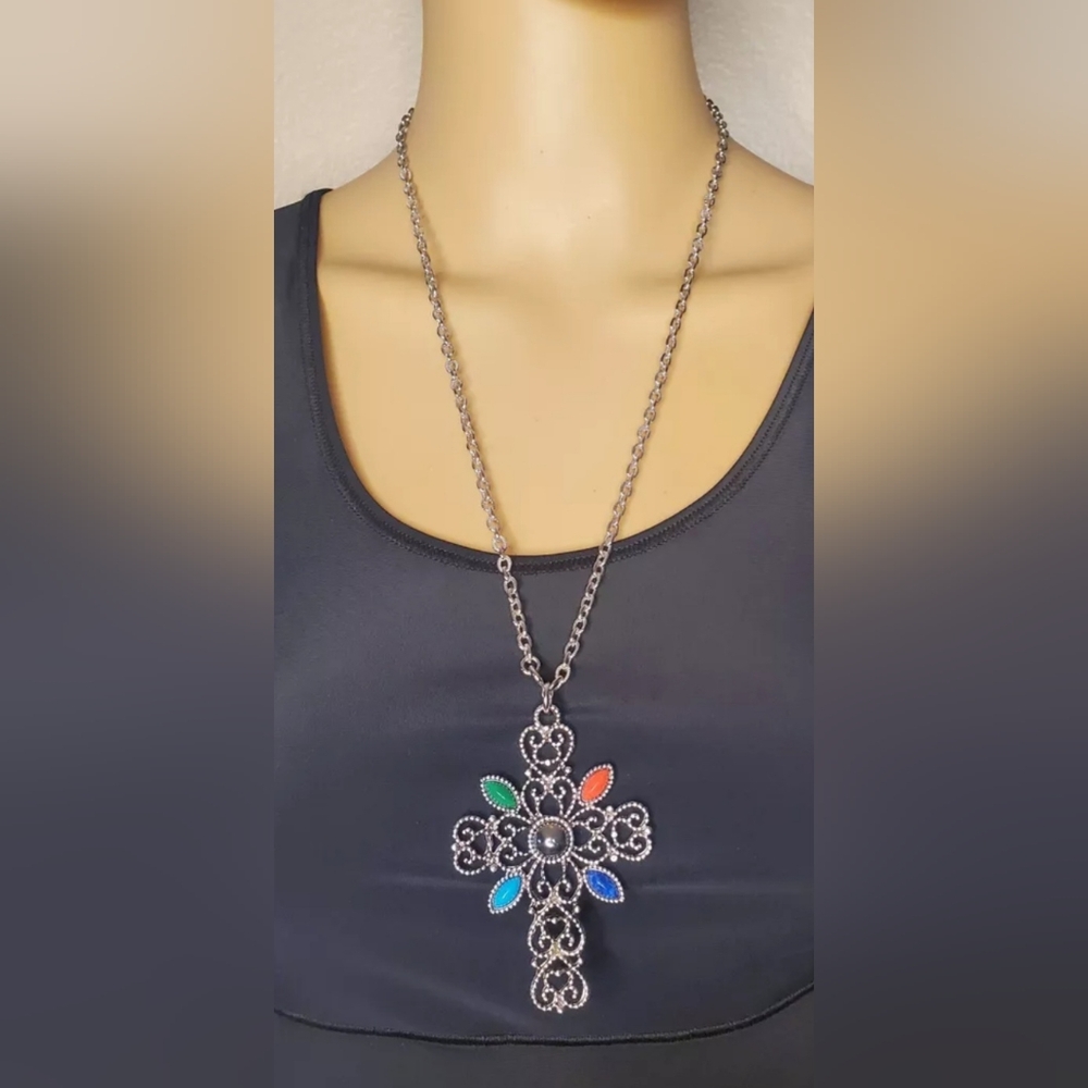 VTG 1970's Gothic Fillagree Cross Silver Tone Necklace Avon